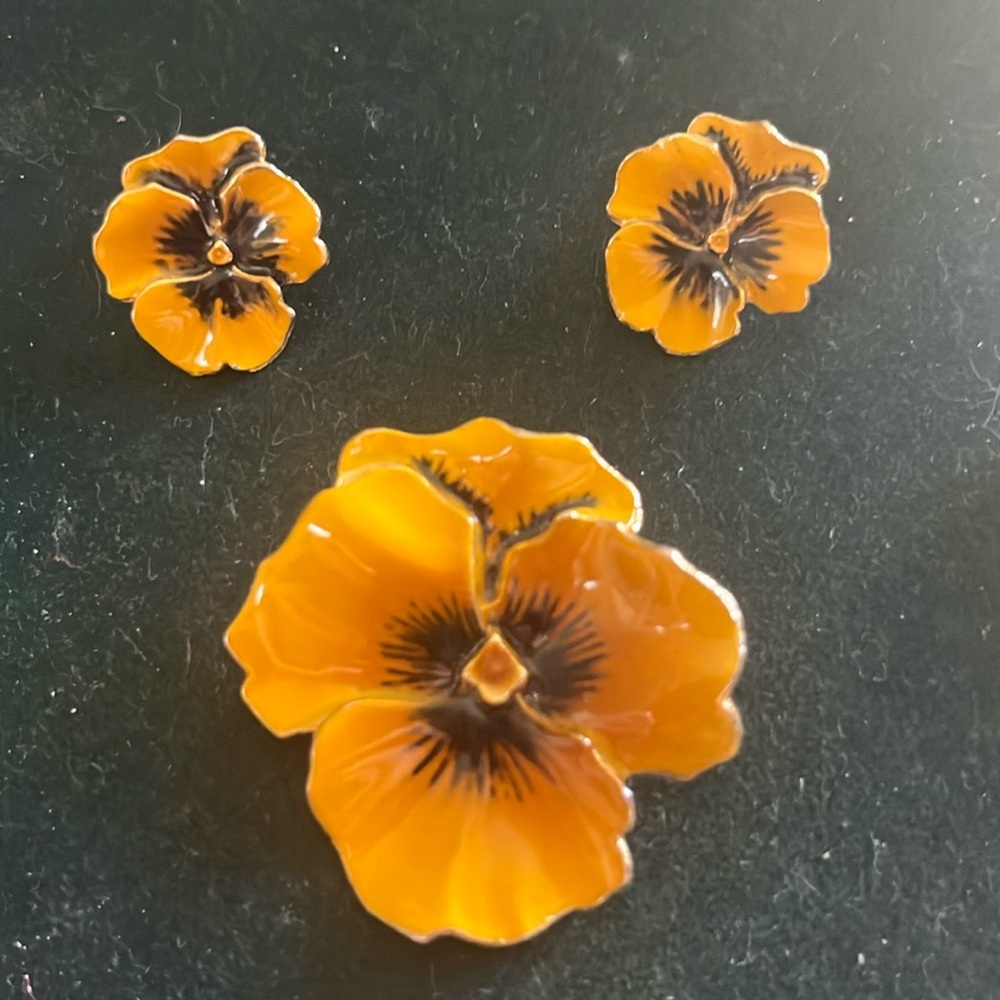 Vintage 1960s Metal Enamel Pansy Brooch and clip earring set